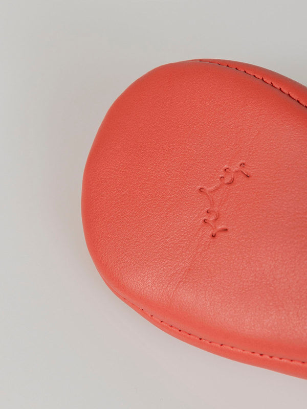 STRAWBERRY LOGO ENGRAVED LEATHER SHOES