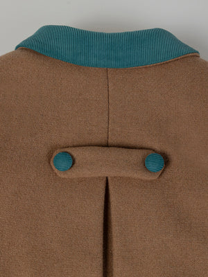 CONTRAST COAT WITH COLLAR AND CARAMEL BUTTONS