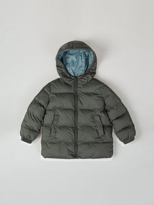 SHORT HOODED DOWN JACKET IN BOTTLE GREEN