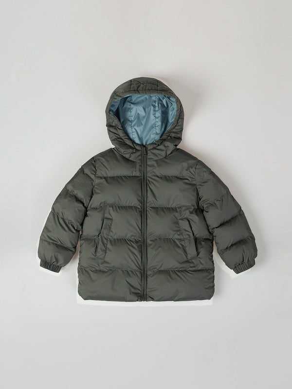 SHORT HOODED DOWN JACKET IN BOTTLE GREEN