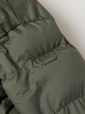 SHORT HOODED DOWN JACKET IN BOTTLE GREEN