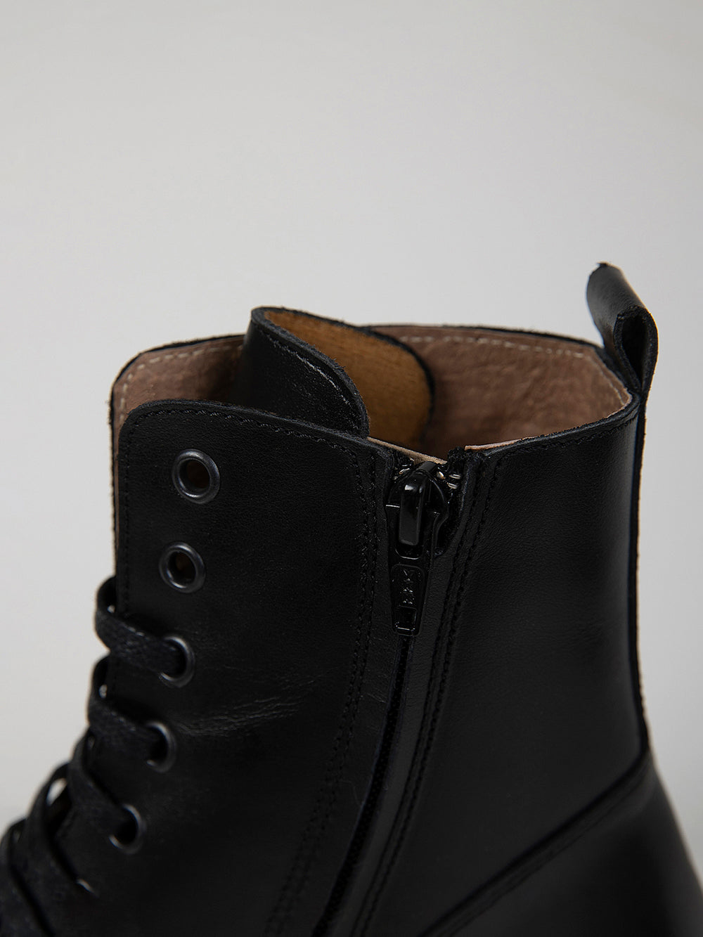 BLACK LEATHER HIGH-TOP BOOT