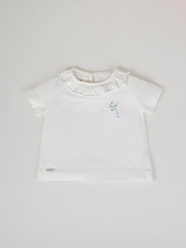 T-SHIRT WITH FLOWER EMBROIDERY AND CREAM RUFFLE COLLAR