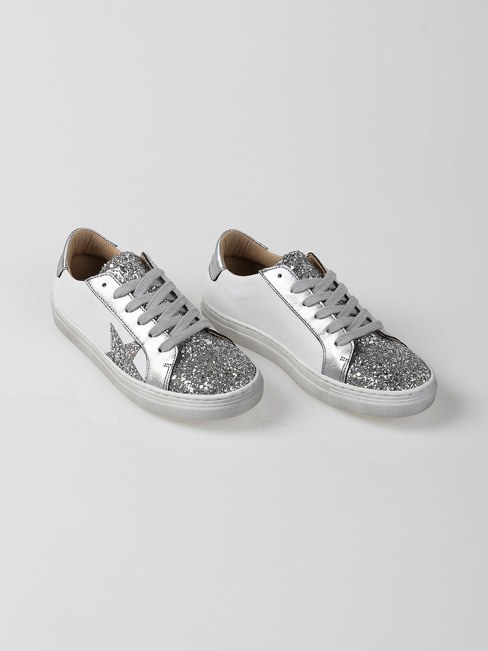 ZAPATILLA CASUAL DETALLE ESTRELLA GLITTER BLANCO PURO