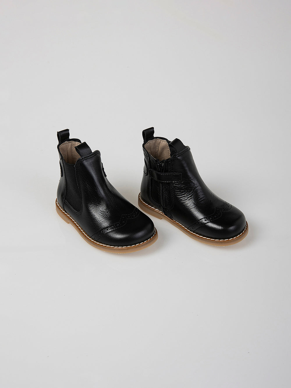 CHELSEA BOOT WITH TOE DETAIL BLACK