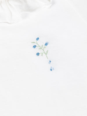 T-SHIRT WITH FLOWER EMBROIDERY AND CREAM RUFFLE COLLAR