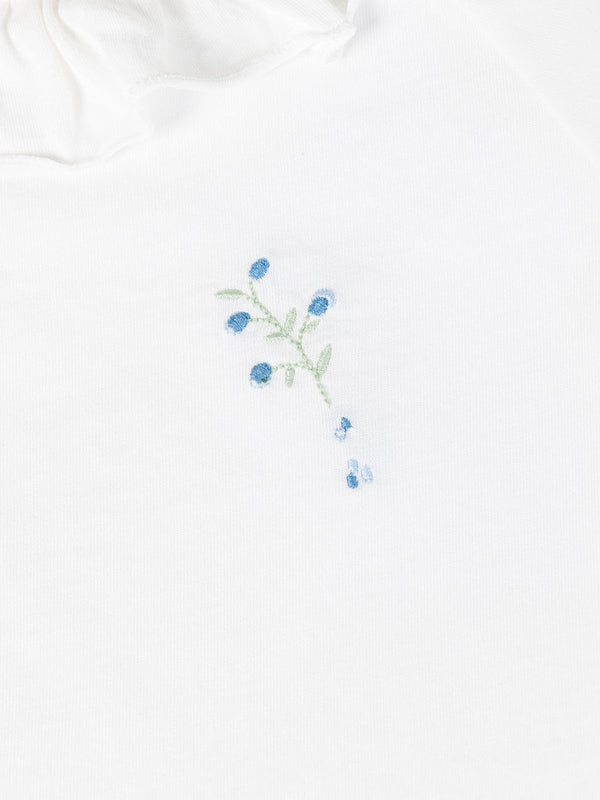 T-SHIRT WITH FLOWER EMBROIDERY AND CREAM RUFFLE COLLAR